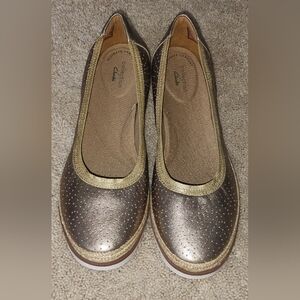 Clarks Serena Kellyn Metallic Gold Perforated Ballet Flats Size 10 Comfort Style